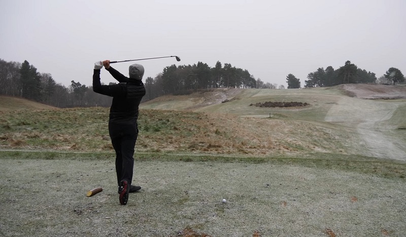 playing golf in cold weather